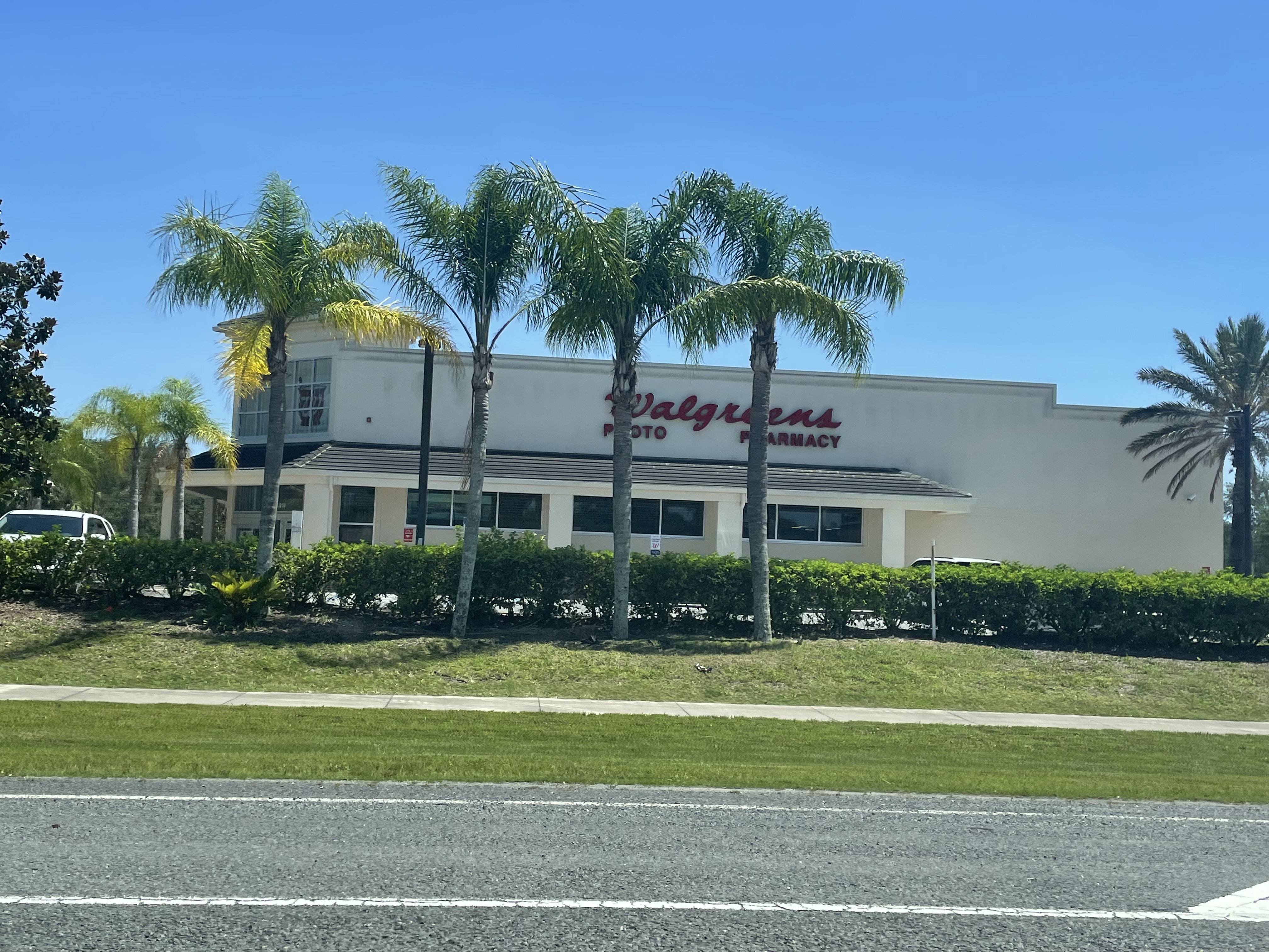 Walgreens_drugstore,_FL,_State_Road_70,_Lakewood_Ranch,_Bradenton,_FL