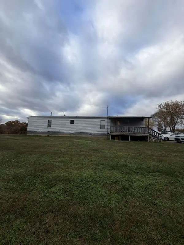 104 Mutt Rd, White Bluff, TN 37187