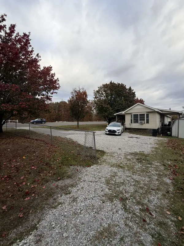 2745 Highway 47 #N, White Bluff, TN 37187
