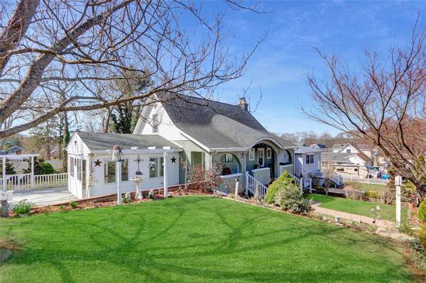 190 N Huron ST, Ronkonkoma, NY 11779