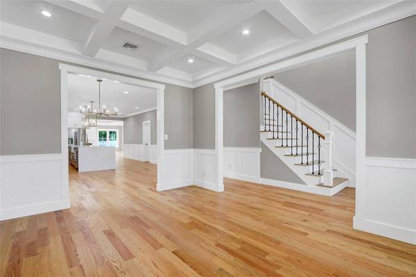 2660 Woods AVE, East Meadow, NY 11554