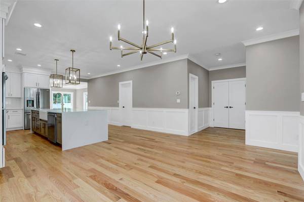 2660 Woods AVE, East Meadow, NY 11554