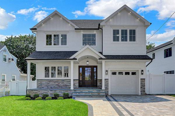 2660 Woods AVE, East Meadow, NY 11554