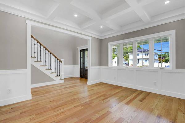 2660 Woods AVE, East Meadow, NY 11554