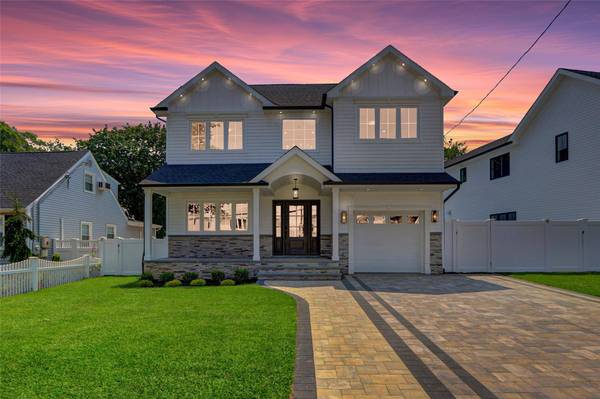 2660 Woods AVE, East Meadow, NY 11554