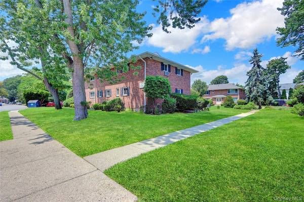 205 Edmunton DR #H17, Babylon, NY 11703