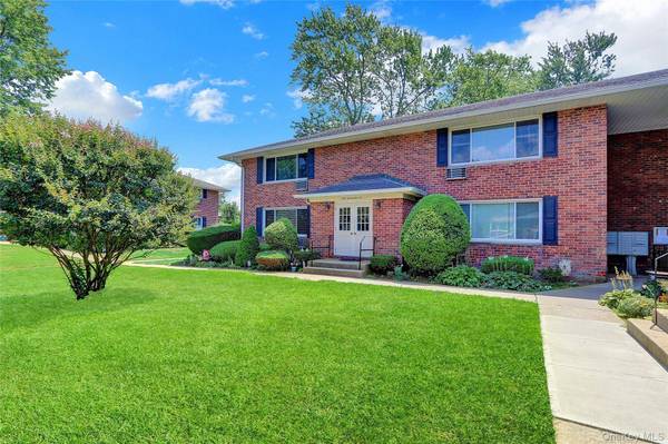 205 Edmunton DR #H17, Babylon, NY 11703