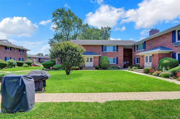 205 Edmunton DR #H17, Babylon, NY 11703