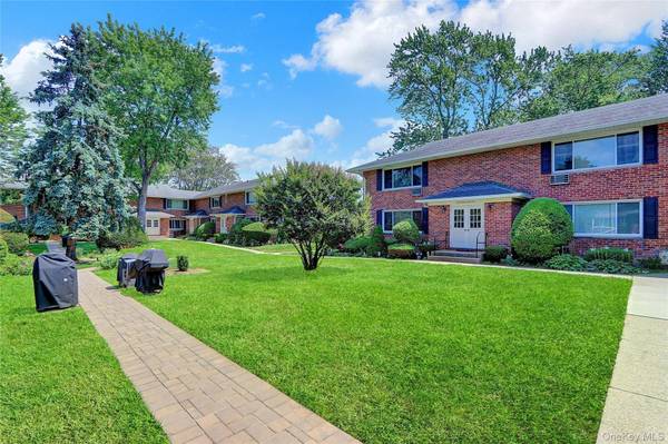 205 Edmunton DR #H17, Babylon, NY 11703
