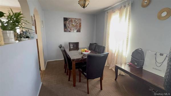 34 Carleton ST, Westbury, NY 11590