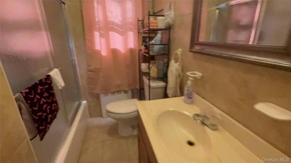 34 Carleton ST, Westbury, NY 11590