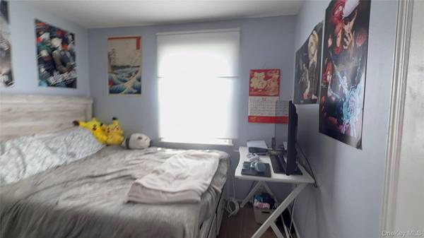 34 Carleton ST, Westbury, NY 11590