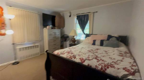 34 Carleton ST, Westbury, NY 11590