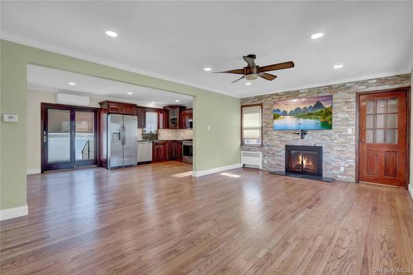 45 Gregory AVE, Merrick, NY 11566