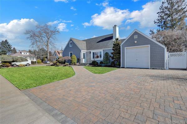 45 Gregory AVE, Merrick, NY 11566