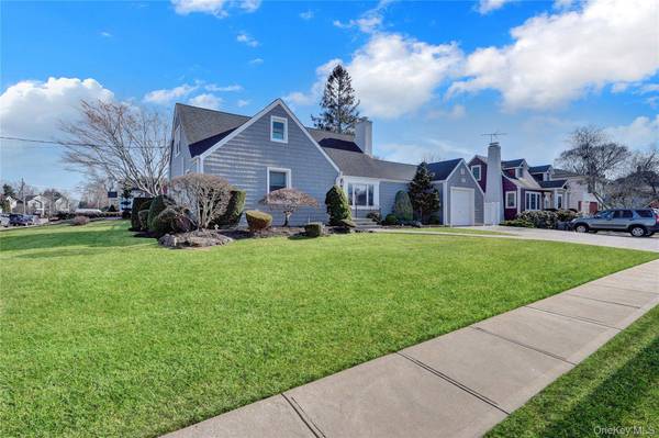 45 Gregory AVE, Merrick, NY 11566