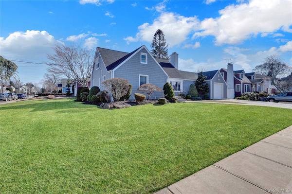 45 Gregory AVE, Merrick, NY 11566