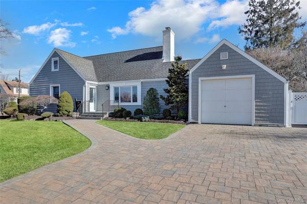 45 Gregory AVE, Merrick, NY 11566