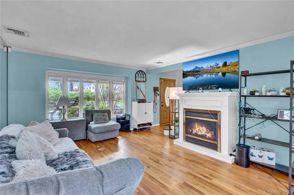 138 Norman DR, East Meadow, NY 11554