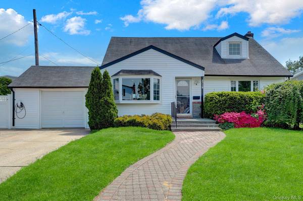 2718 Rowehl DR, East Meadow, NY 11554