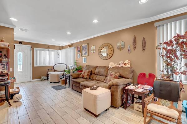 3104 Royal AVE, Oceanside, NY 11572