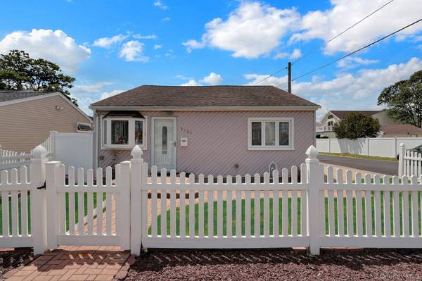 3104 Royal AVE, Oceanside, NY 11572