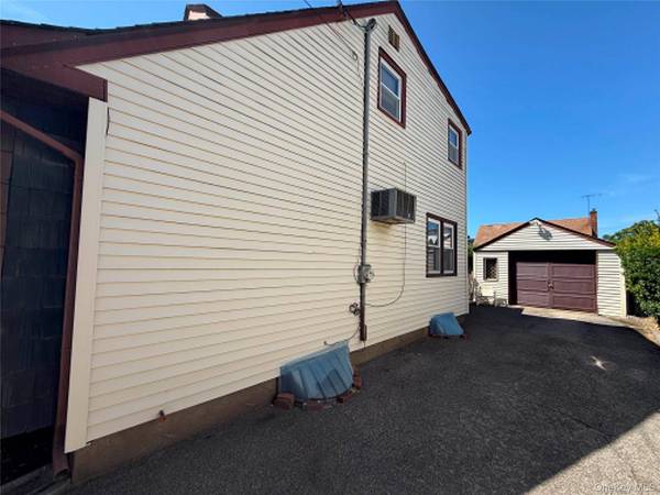 51 Virginia ST, Valley Stream, NY 11580