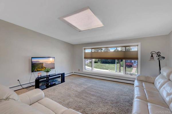 1602 Noble ST, East Meadow, NY 11554