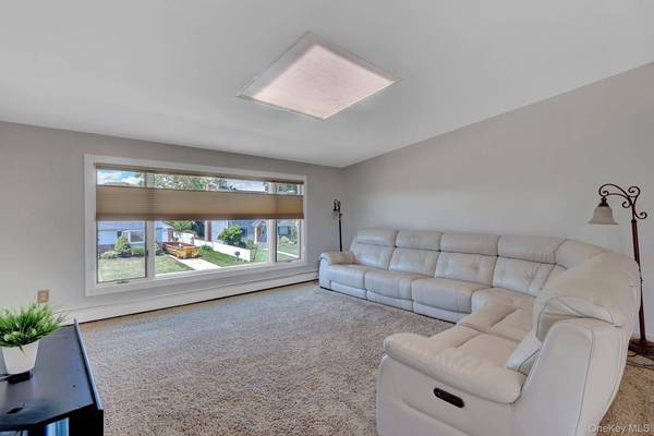1602 Noble ST, East Meadow, NY 11554