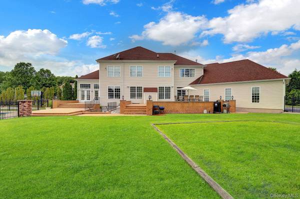 7 Brookline CT, Wading River, NY 11792