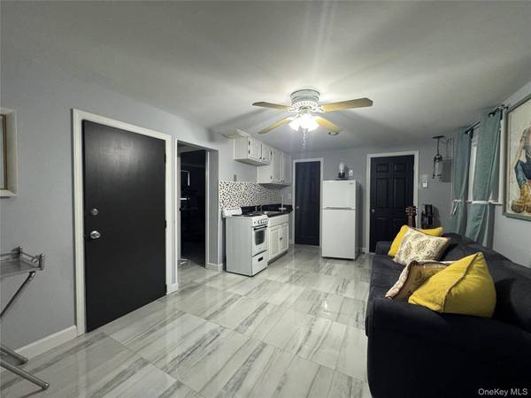 6A James ST, Huntington Station, NY 11746