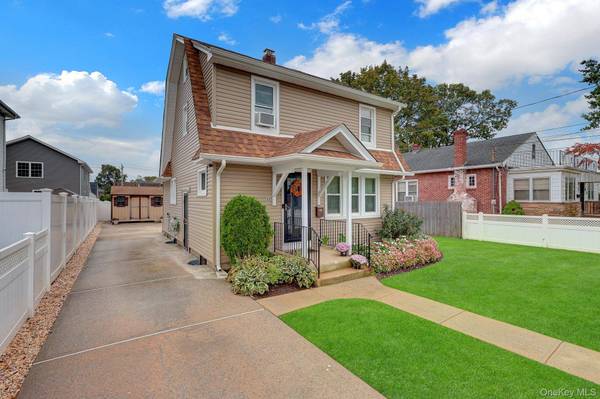 44 Brooks AVE, Roosevelt, NY 11575