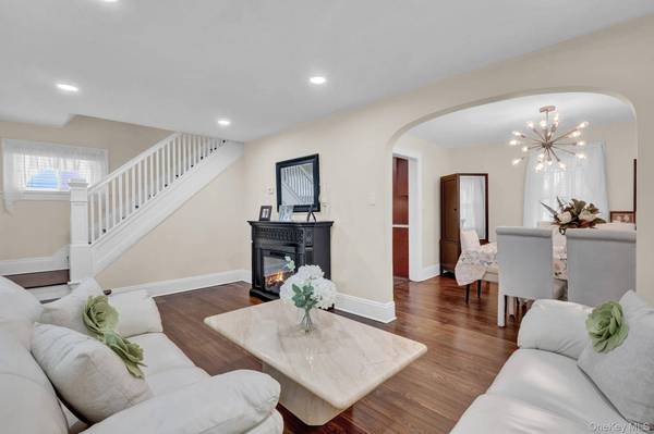 44 Brooks AVE, Roosevelt, NY 11575