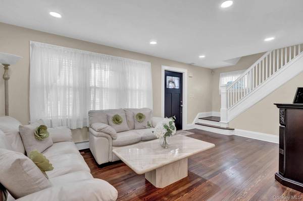 44 Brooks AVE, Roosevelt, NY 11575