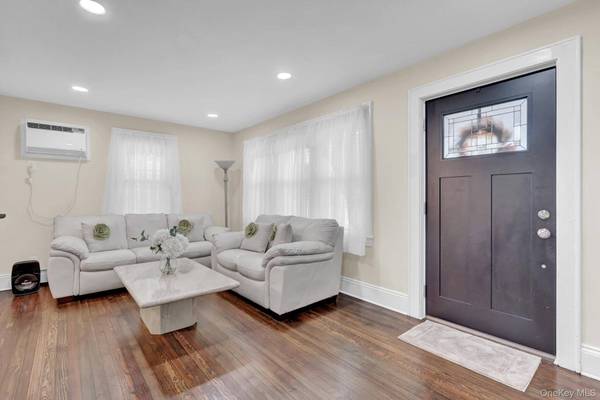 44 Brooks AVE, Roosevelt, NY 11575