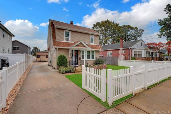 44 Brooks AVE, Roosevelt, NY 11575