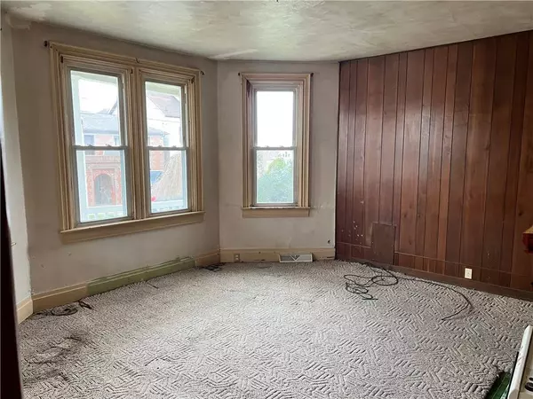 313 E 9th Ave, Tarentum, PA 15084