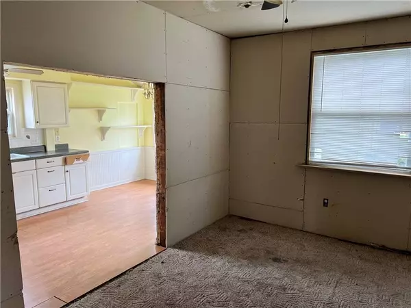 313 E 9th Ave, Tarentum, PA 15084