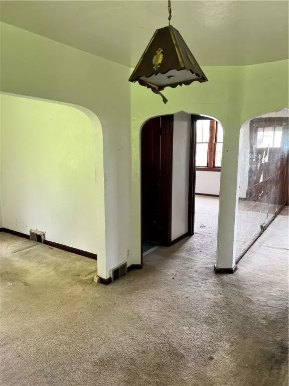 805 Patterson Ave, Jeannette, PA 15644