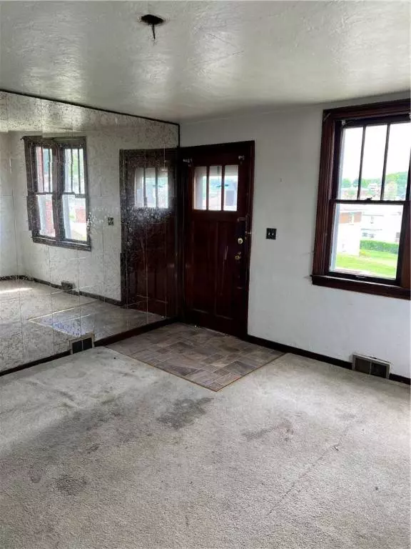 805 Patterson Ave, Jeannette, PA 15644