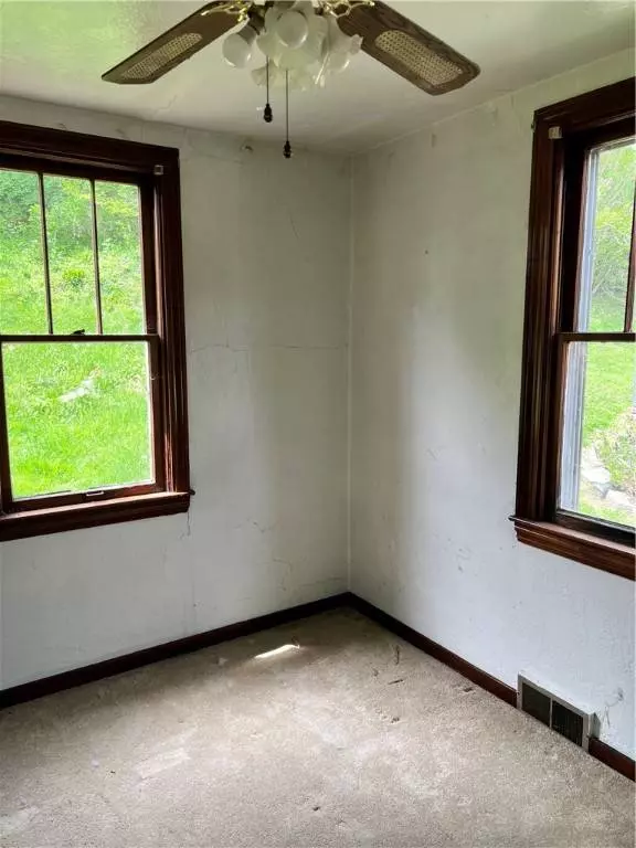 805 Patterson Ave, Jeannette, PA 15644