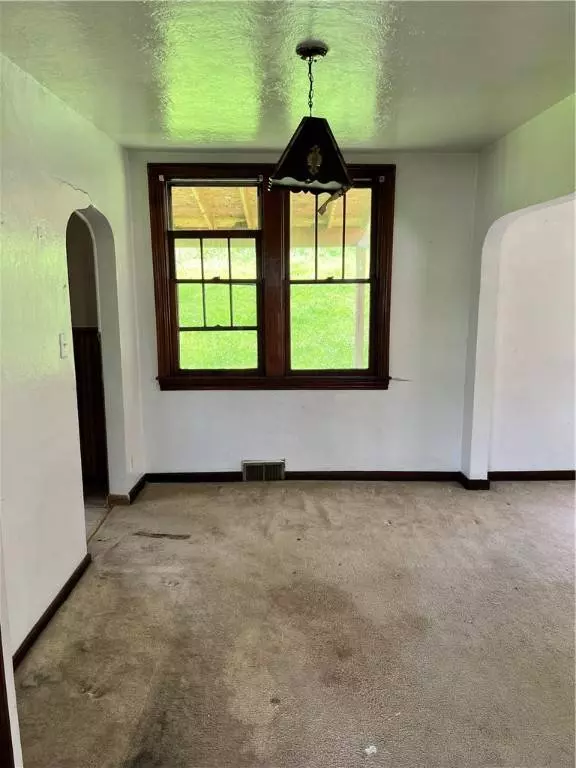 805 Patterson Ave, Jeannette, PA 15644