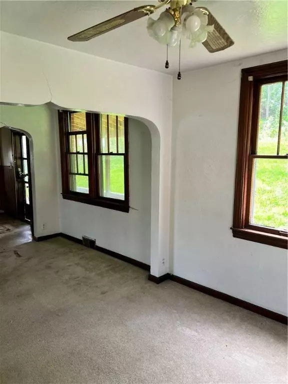 805 Patterson Ave, Jeannette, PA 15644