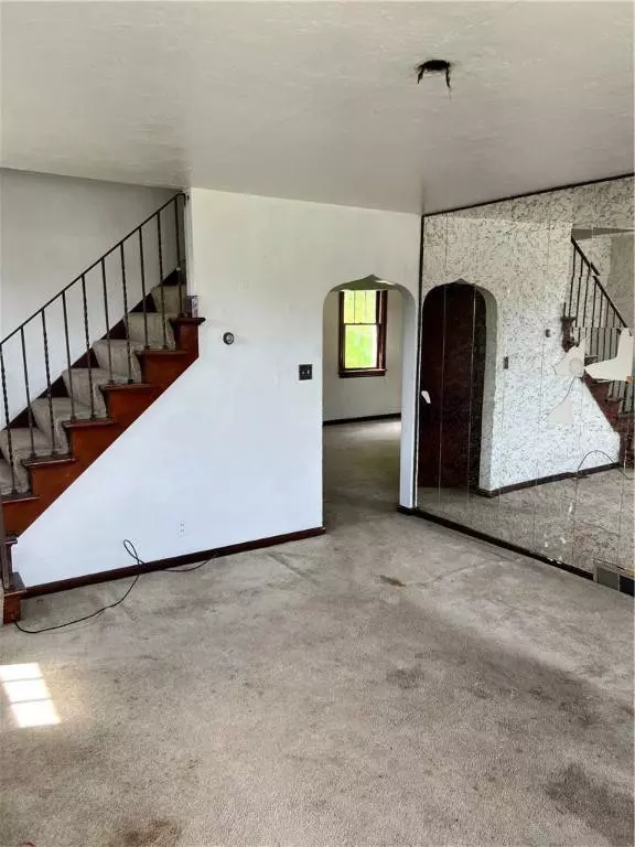 805 Patterson Ave, Jeannette, PA 15644