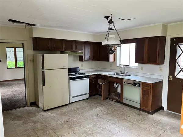 505 Monongahela Ave, Glassport, PA 15045