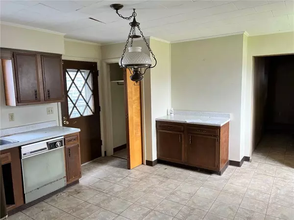 505 Monongahela Ave, Glassport, PA 15045