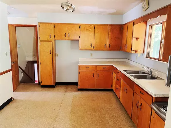 131 Monica Dr, Hempfield Twp - Wml, PA 15601