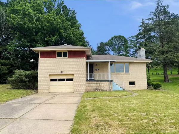 131 Monica Dr, Hempfield Twp - Wml, PA 15601