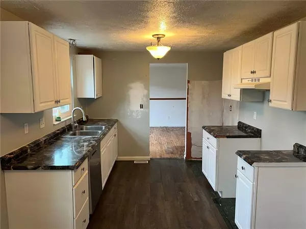 4 Lou Anne Ln, Murrysville, PA 15626