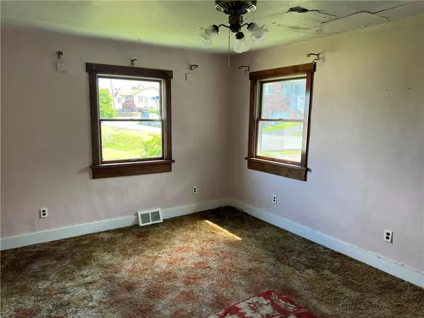 906 Allegheny Ave, Plum Boro, PA 15068